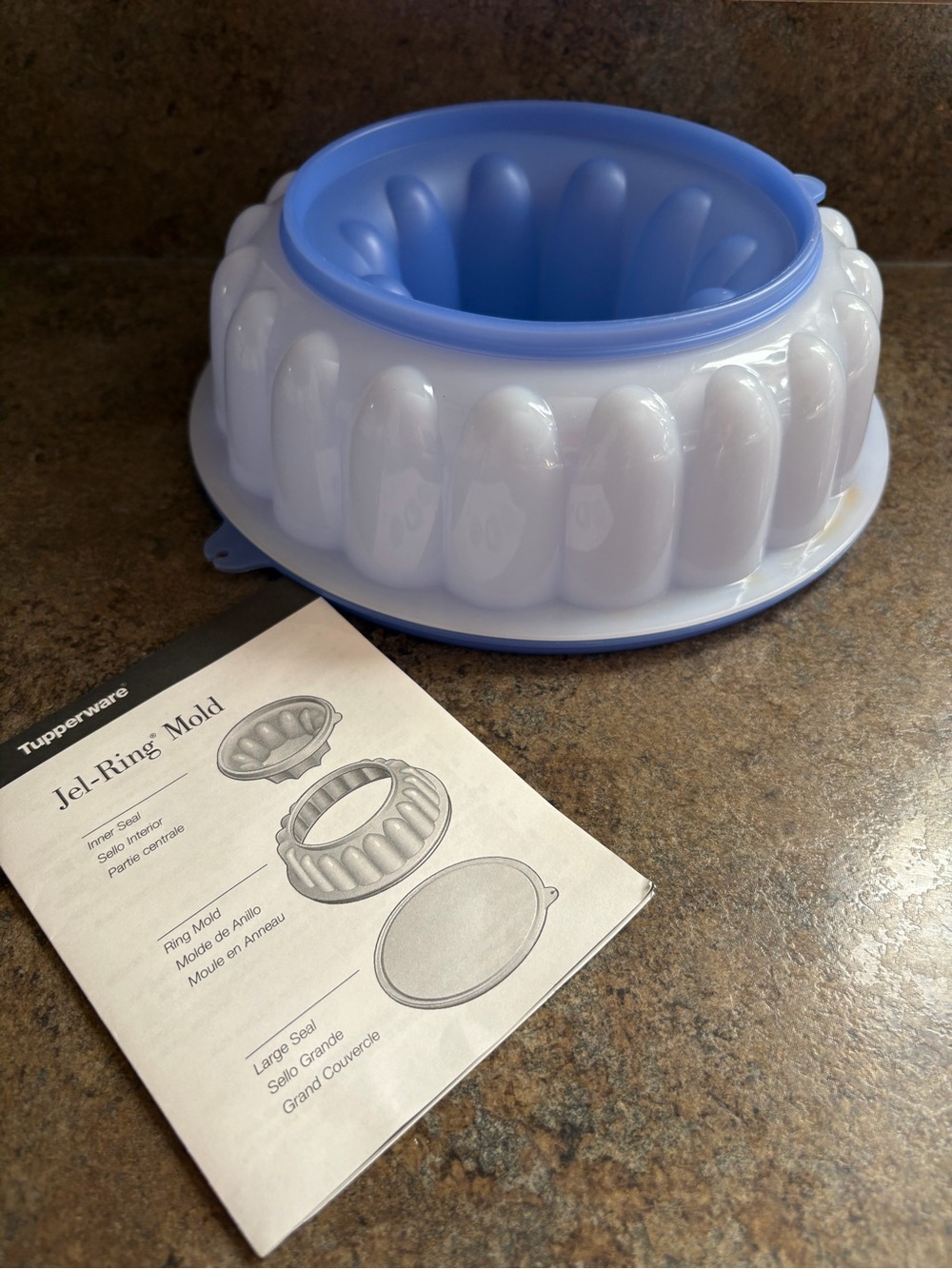 Tupperware Jel - Ring Mold Blue White